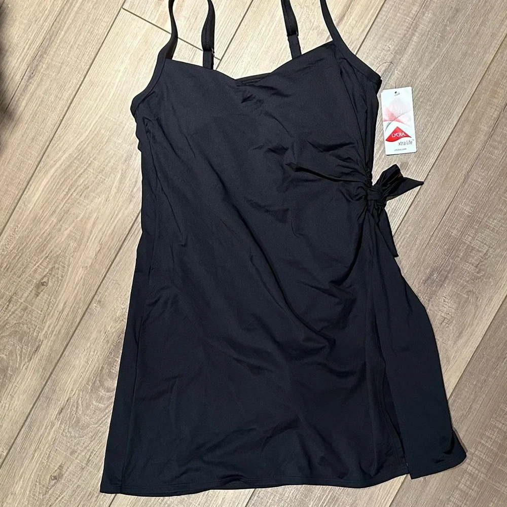 WINTER SALE! Land’s End One Piece Swimsuit (size 8) - Picture 5 of 10